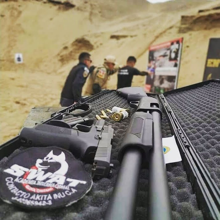 Armamento t&aacute;ctico SWAT