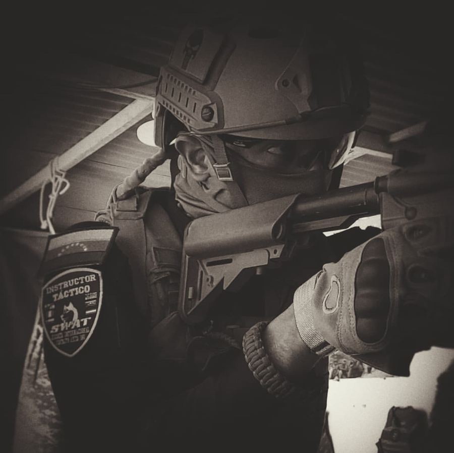 Instructor t&aacute;ctico SWAT